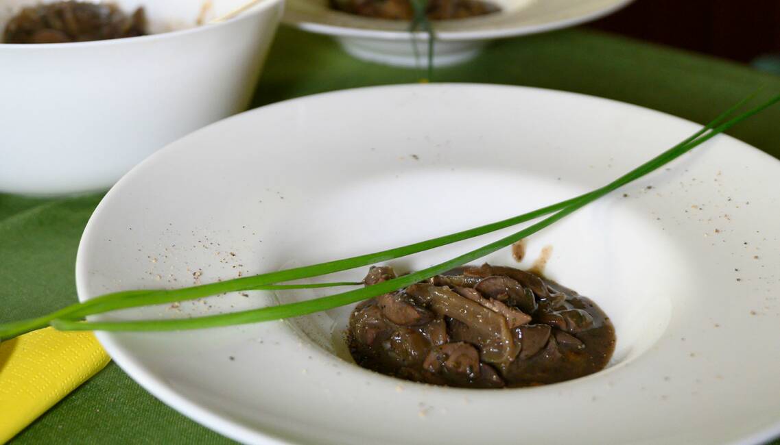 Geröstete Rehnieren im Zwiebelsafterl