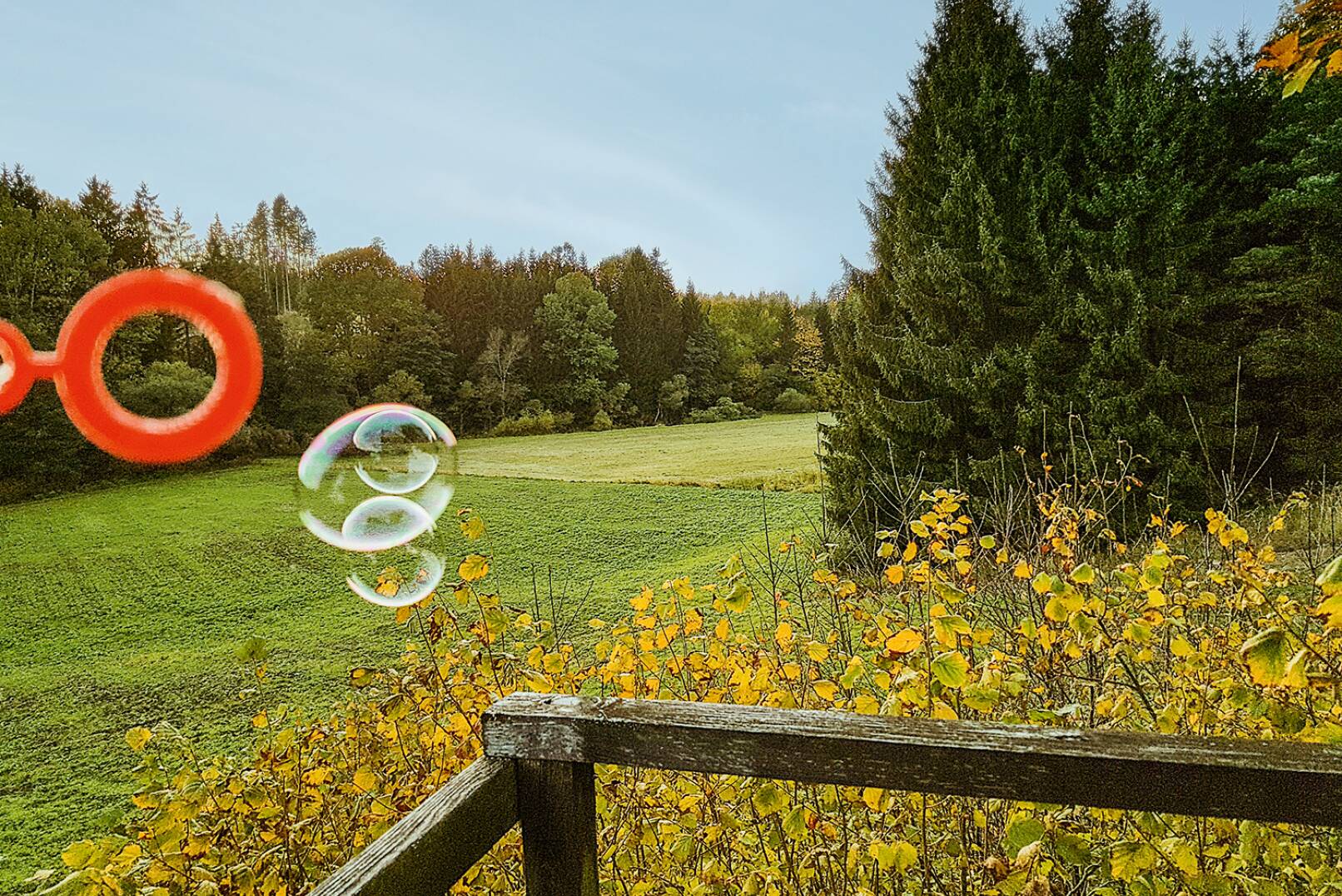 Seifenblasen für Windbestimmung - Mithilfe von Seifenblasen kann die Windrichtung eruiert werden. - © Dominik Steinhauser