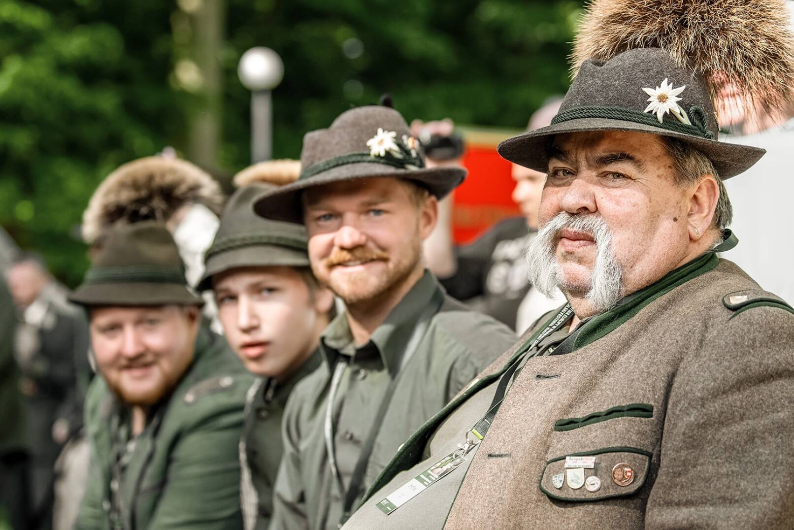 Hirschruf EM Polen 2024 - Die österreichische Mannschaft bestand aus Rupert Oberrauter (27. Platz), Hannes Kreuzer (24.) und Günther Kreuzer (20.). Als österreichischer Juror fungierte Berufsjäger Ernst Röck (v. l. n. r). - © Martin Grasberger