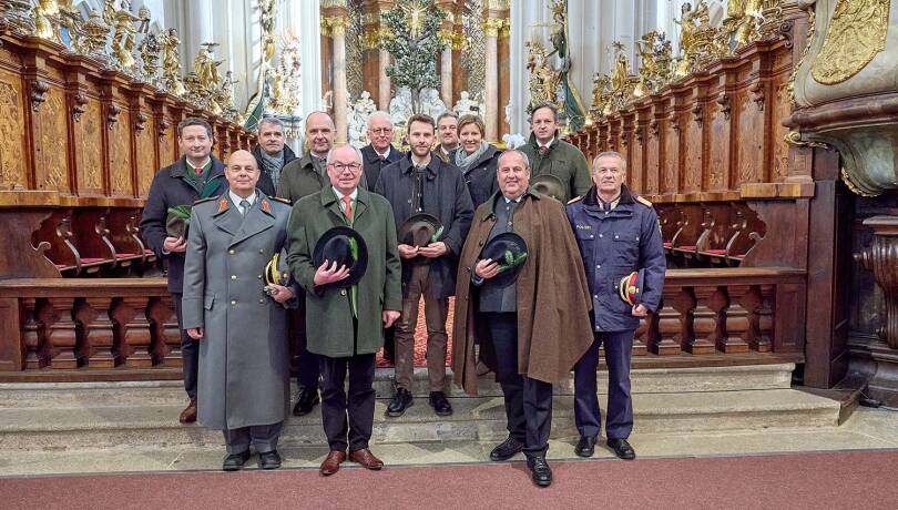 Hubertusmesse 2024 - (v.l.n.r.): Bauernbund NÖ-Direktor Paul Nemecek, NÖ Militärkommandant Georg Härtinger, Bezirksjägermeister von Zwettl Manfred Jäger, stv. Landesjägermeister Franz Hochholzer, LH-Stellvertreter Stephan Pernkopf, stv. Landesjägermeister Johannes Unterhalser, Geschäftsführer des NÖ Jagdverbands Leopold Obermair, stv. Landesjägermeister Gerald Friedl, BH-Stv. Mag. Barbara Salzer, Landesjägermeister Josef Pröll, LK Niederösterreich-Präsident NR-Abg. Johannes Schmuckenschlager, NÖ Landespolizeidirektor Franz Popp. - © Georges Schneider