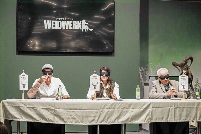 Die Hohe Jagd 2024 - Eine dreiköpfige Jury musste ­Wildprodukte „blind“ erkennen und knifflige ­Fragen be­antworten. - © WEIDWERK