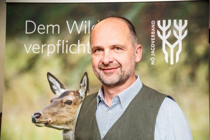 Rotwildbejagung: Am besten miteinander - "Schon allein die Entstehung der Rotwildbejagungsrichtlinie hat gezeigt, dass es nur durch ein Mit­einander von Jagd, Grundeigentum und Behörde gehen kann." – Ing. Franz Hochholzer, stellv. NÖ Landesjägermeister - © Martin Grasberger