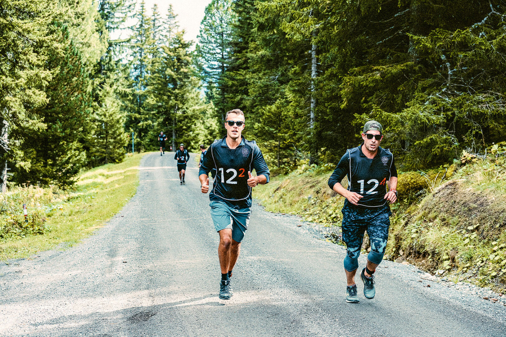 Steyr Challenge - Nach den 1.000 m-Schüssen muss man 1 km laufen (zwei Teammitglieder – ein Schütze, ein Spotter). - © Starkl!Film
