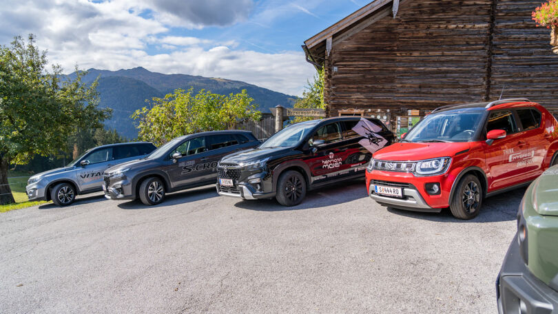 1. Suzuki Family Wandertag - Die Suzuki Allradautos sind die idealen Wegbegleiter für Fahrten ins Gebirge. - © Suzuki Austria