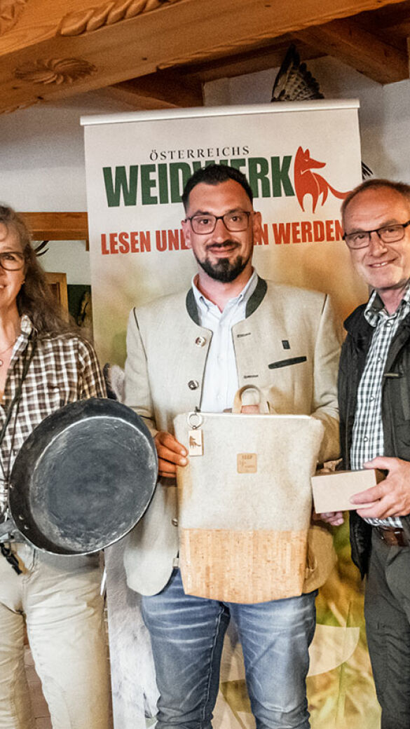 1. WEIDWERK-Leserabend - CR Martin Grasberger und die Gewinner Renate Knorr, Oliver Schweiger und Raimund Reichel (v. l. n. r.). - © Jakob Wallner