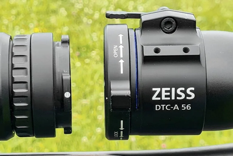 Zeiss DTC-A 56 mit Bajonettverschluss – schnelles und wiederholgenaues Aufsetzen des Vorsatzgeräts – © Norbert Steinhauser