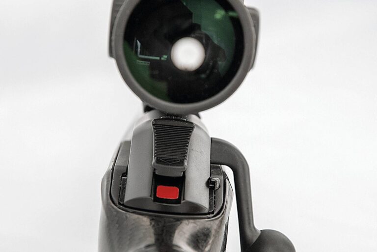 Blaser R8 Carbon Success – Spannschieber schussbereit für präzise Jagd