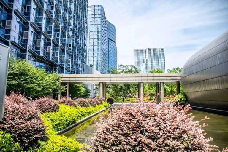 Hikmicro Hauptquartier in Hangzhou, China – Moderne Architektur und Firmensitz des Technologieunternehmens © Martin Grasberger