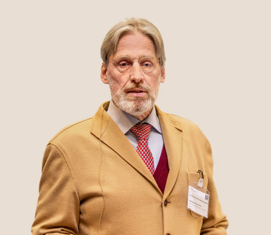 Dr. Maximilian Schaffgotsch, LL.M. sprach bei der Österr. Jägertagung 2025 über die verschiedenen Jagdgesetze Österreichs.