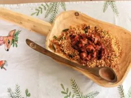 Steinbockgulasch mit Einkorn – Traditionelles Wildgericht mit regionalen Zutaten © Oliver Deck