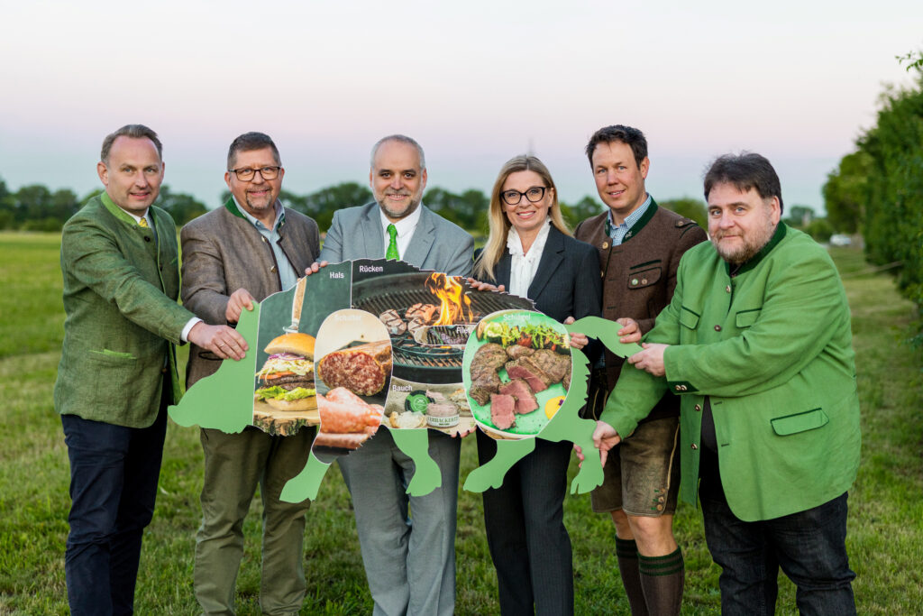 Expertengruppe beim Jagdsymposium 2025 mit Wildbret-Schautafel