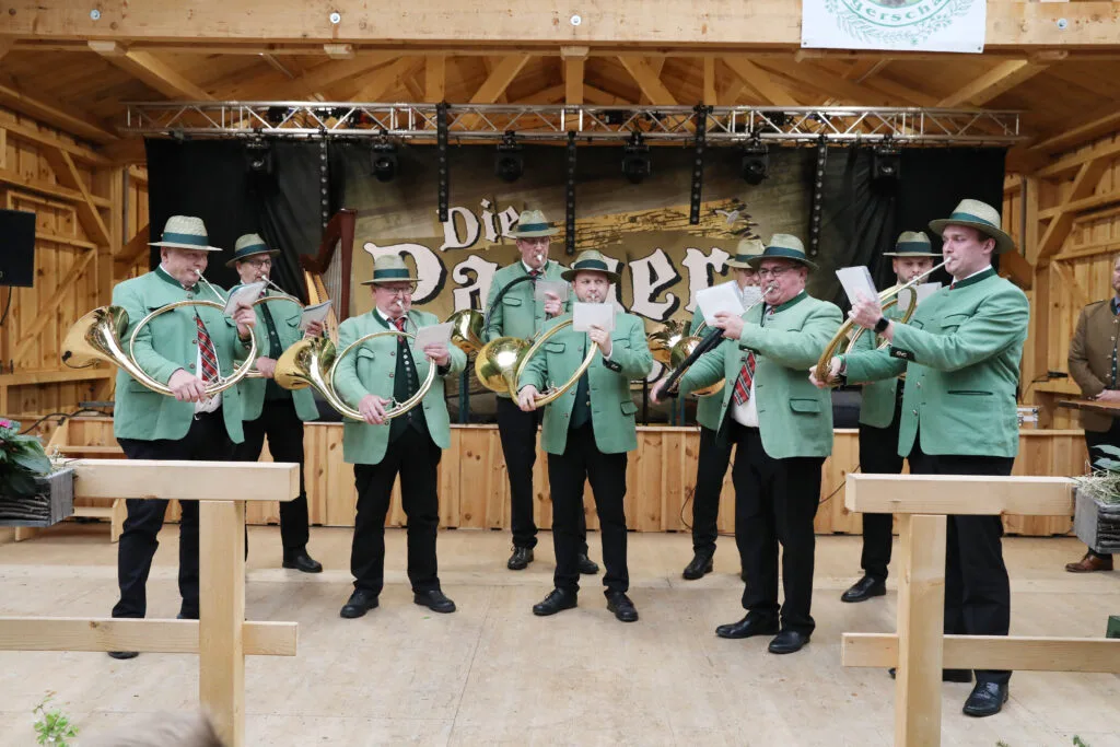Jagdhornbläsergruppe Zayatal auf der Bühne