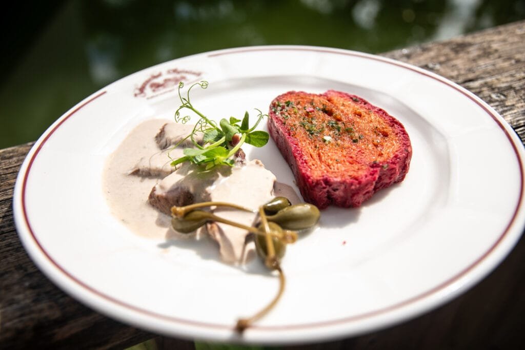 Vitello Tonnato vom Wildschwein, zubereitet auf dem OFYR