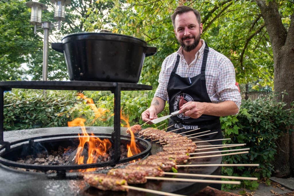 Ob Feuerwache, Vorbereitung oder Grillen: Zu keiner Sekunde wurde es langweilig. Foto Martin Grasberger