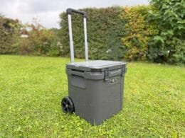 YETI Roadie-48-l-Kühlbox auf Rädern. Foto Martin Grasberger