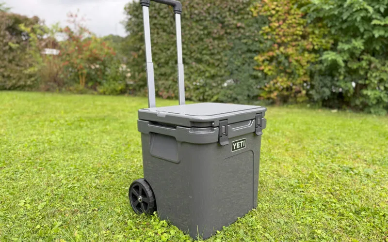 YETI Roadie-48-l-K&uuml;hlbox auf R&auml;dern. Foto Martin Grasberger
