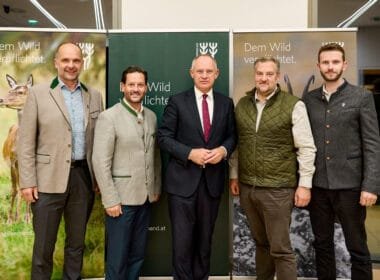 Der LJM von NÖ, das Präsidium, der Geschäftsführer und Innenminister haben sich getroffen, um die neue Waffengesetznovelle 2025 zu besprechen.