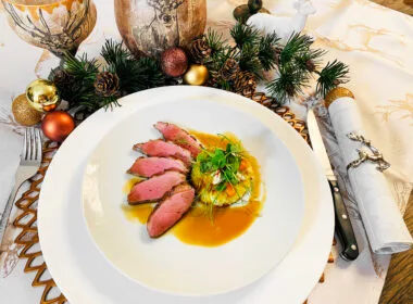 Das Weichnachtsmenü 2026 mit Ente Teriyaki mit Trüffel-Kartoffelgratin als Hauptspeise